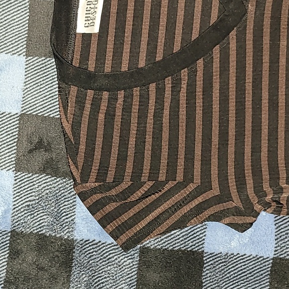 Vintage. Made in USA. Chico's Design. 5 % spandex. Women's v-neck size 0. - Picture 5 of 14